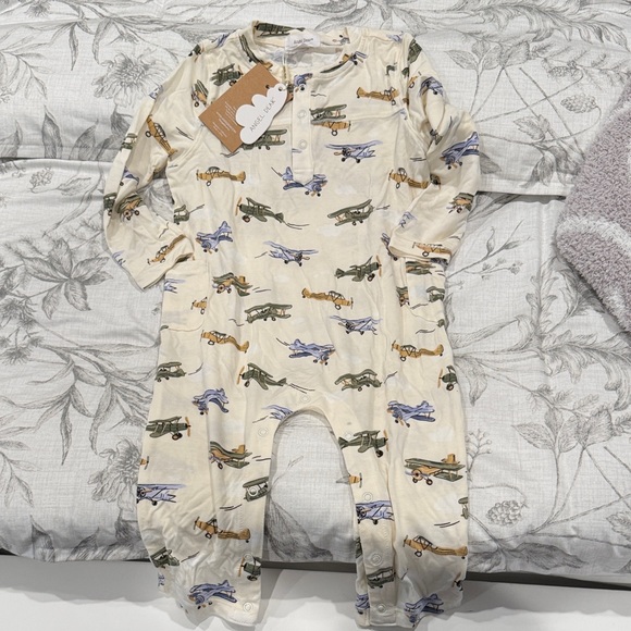 Angel Dear Cream Airplane Print Footie - Picture 1 of 4
